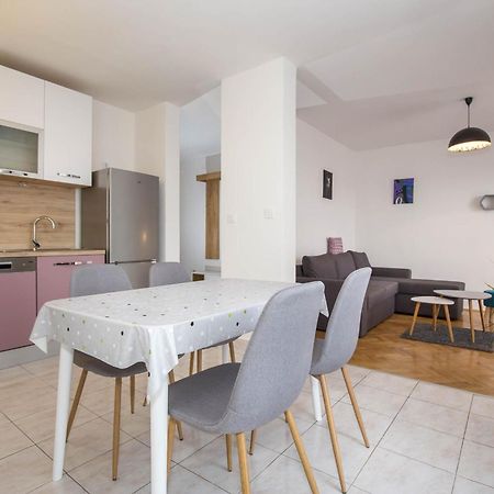 Apartman Sesna Bol Eksteriør billede