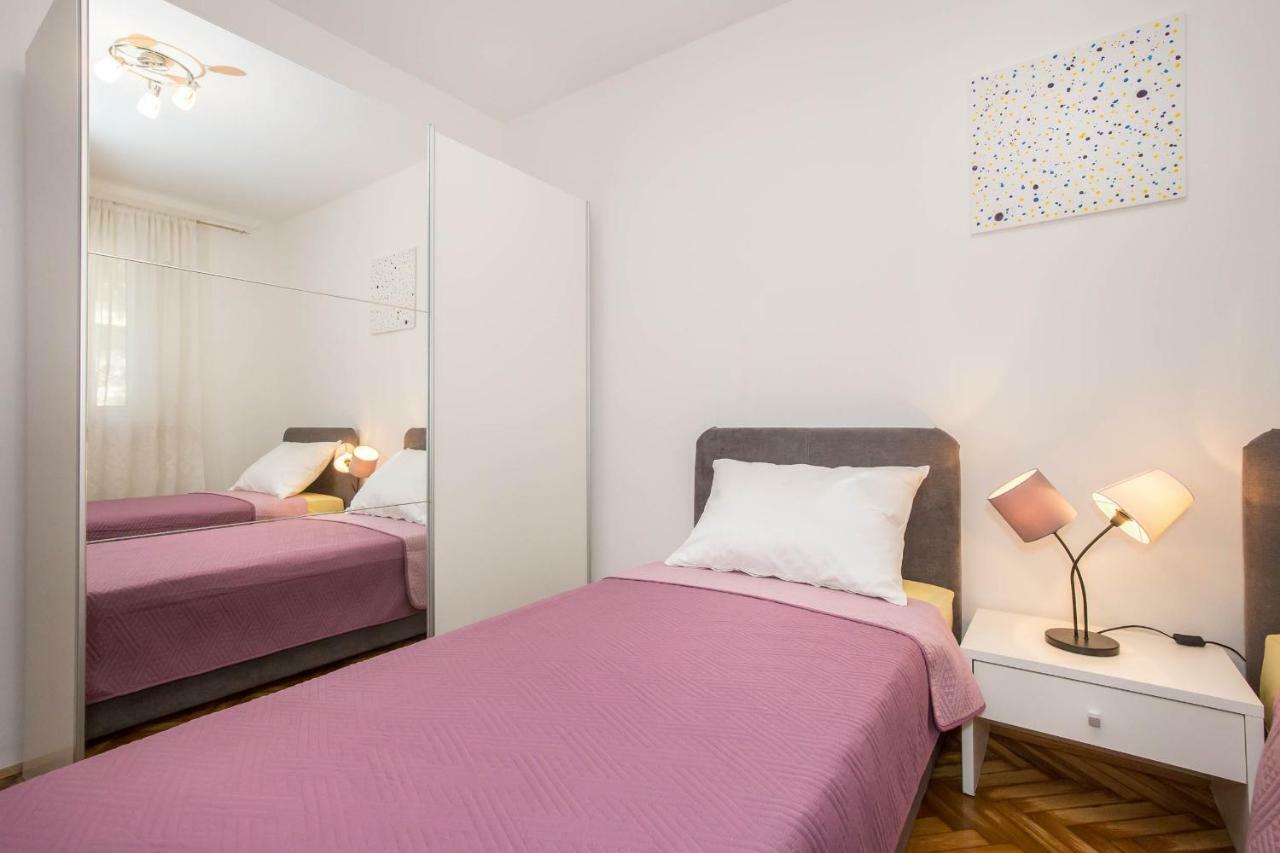 Apartman Sesna Bol Eksteriør billede
