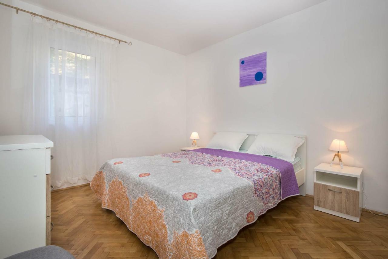 Apartman Sesna Bol Eksteriør billede