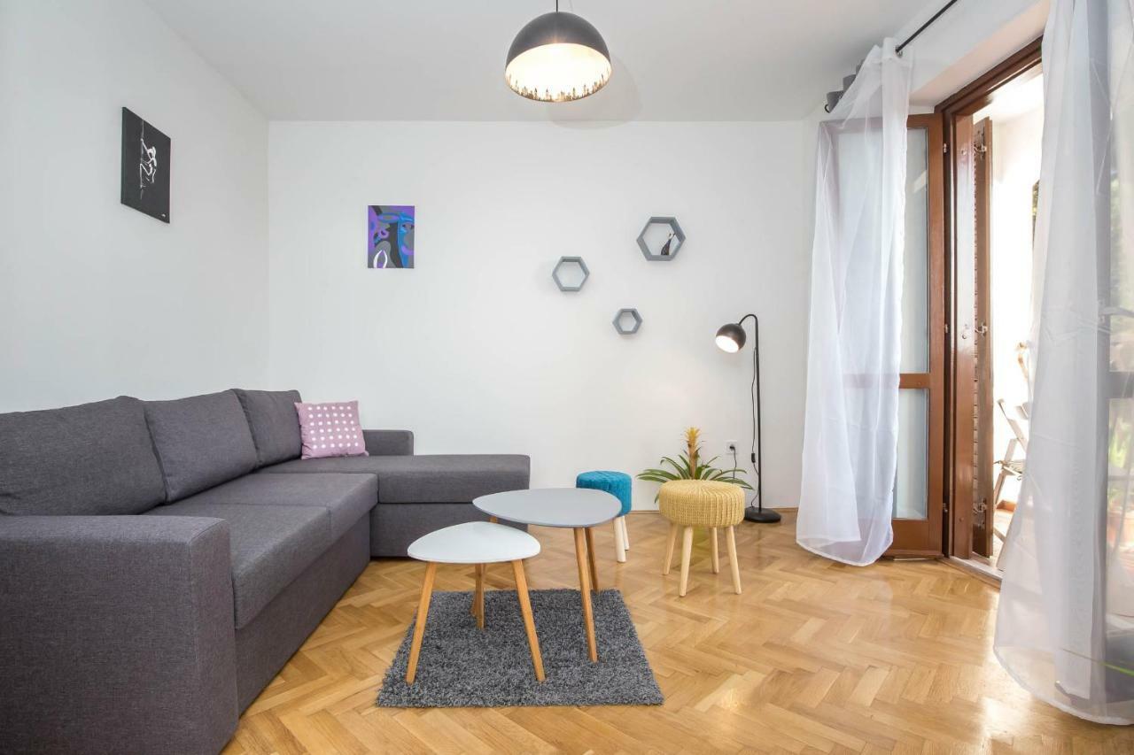 Apartman Sesna Bol Eksteriør billede