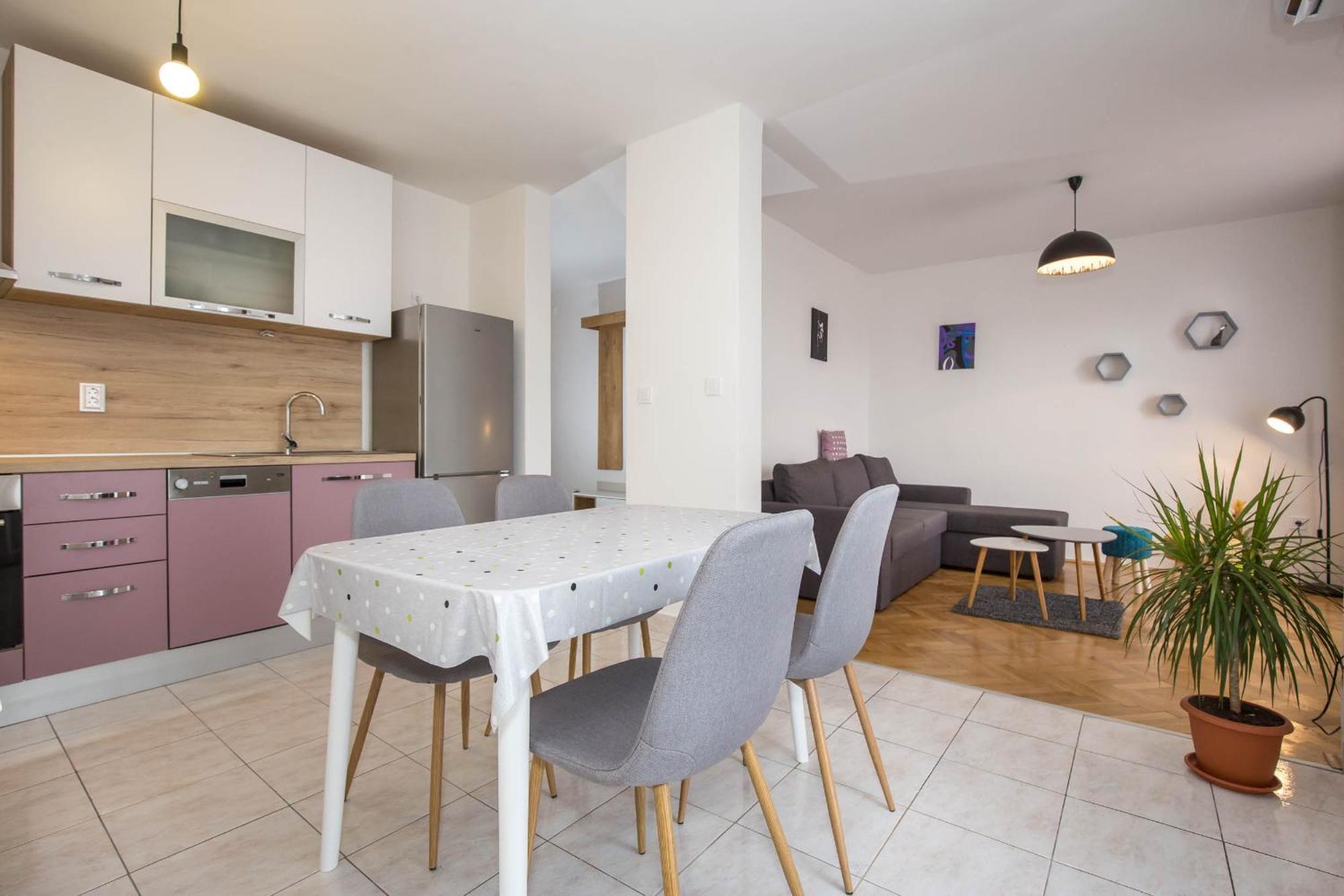 Apartman Sesna Bol Eksteriør billede