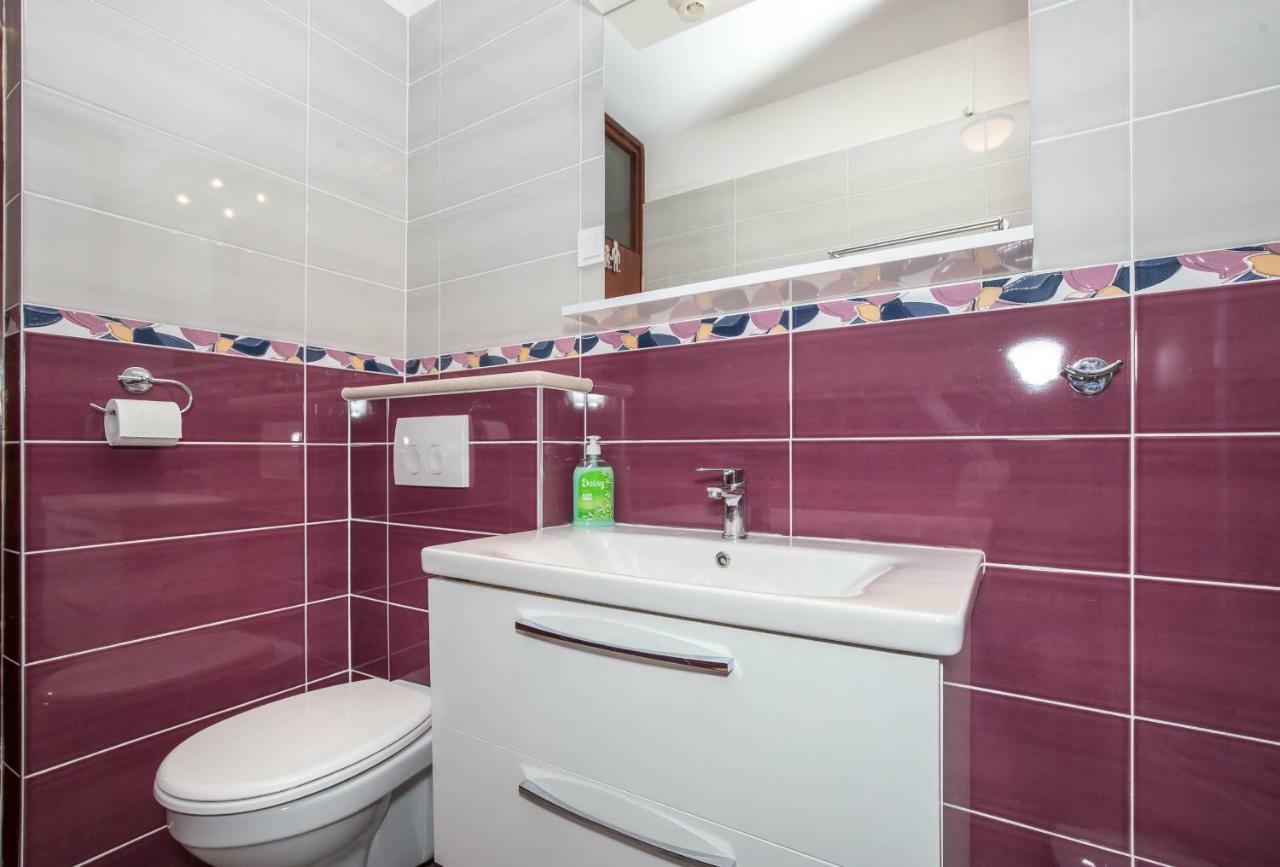 Apartman Sesna Bol Eksteriør billede